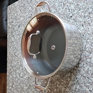 HexClad Hybrid 8 QT Pot With Lid